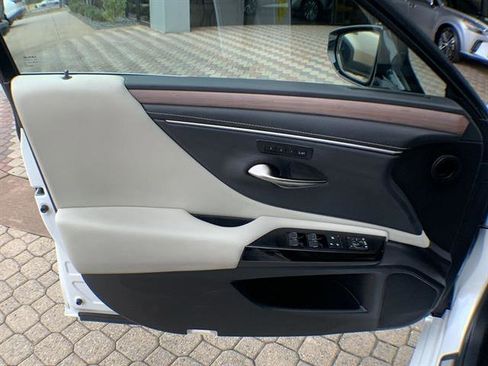 Certified 2025 Lexus ES 350 w/ Premium Package image 13