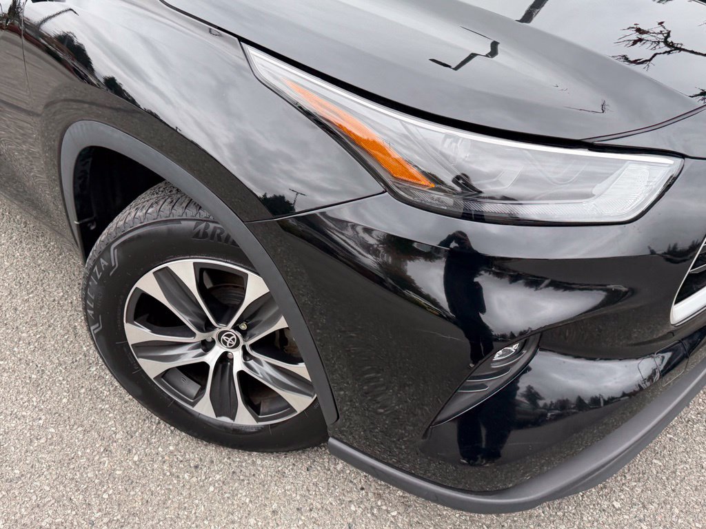Used 2023 Toyota Highlander XLE AWD/4WD image 2