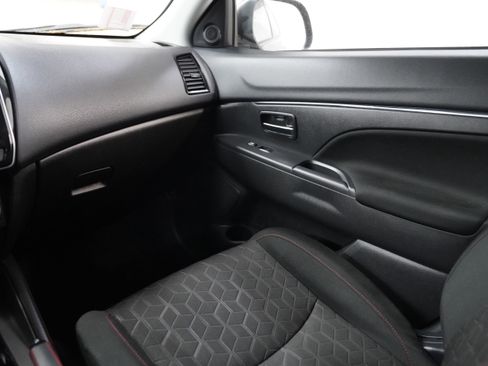Used 2025 Mitsubishi Outlander Sport AWD image 13