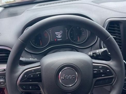 Used 2020 Jeep Cherokee Latitude Plus FWD image 10