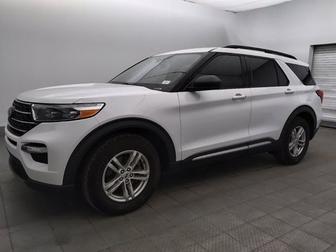 Used 2023 Ford Explorer XLT w/ Equipment Group 202A RWD image 2