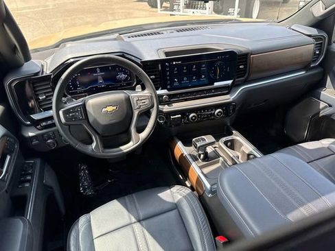 Used 2024 Chevrolet Silverado 1500 High Country w/ Technology Package image 12