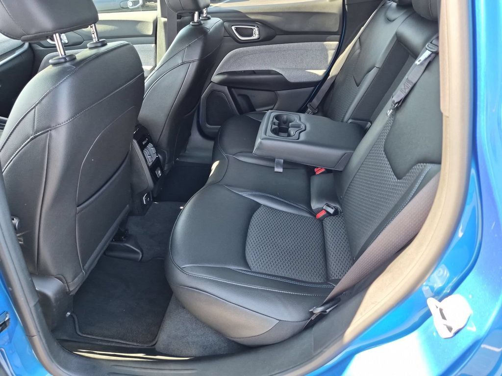 Certified 2025 Jeep Compass Latitude AWD/4WD image 25