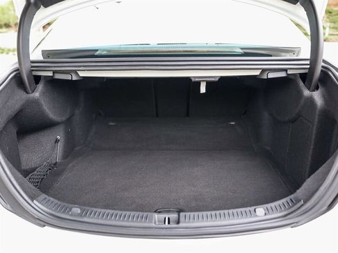 Used 2019 Mercedes-Benz E 300 image 33