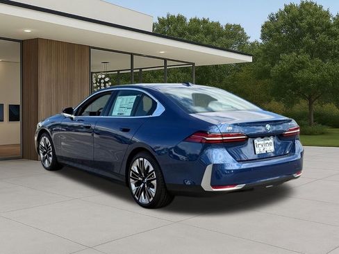 New 2026 BMW i5 eDrive40 w/ Premium Package image 12