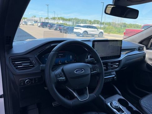 Used 2023 Ford Escape ST-Line Elite w/ Premium Technology Package AWD/4WD image 12