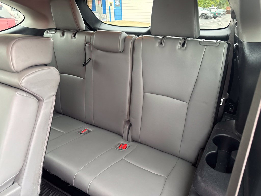 Used 2021 Toyota Highlander XLE AWD/4WD image 34