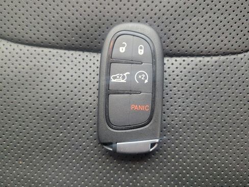 Used 2022 Jeep Cherokee Latitude Lux w/ Sun & Sound Group AWD/4WD image 32