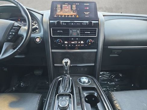 Used 2024 INFINITI QX80 Luxe image 3