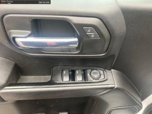 Used 2020 Chevrolet Silverado 1500 Custom Trail Boss w/ Custom Convenience Package AWD/4WD image 15