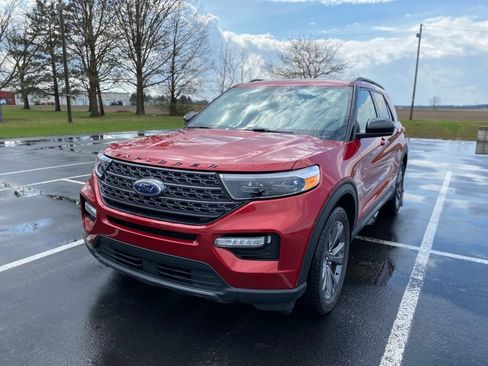 Used 2022 Ford Explorer XLT w/ Equipment Group 202A RWD image 3