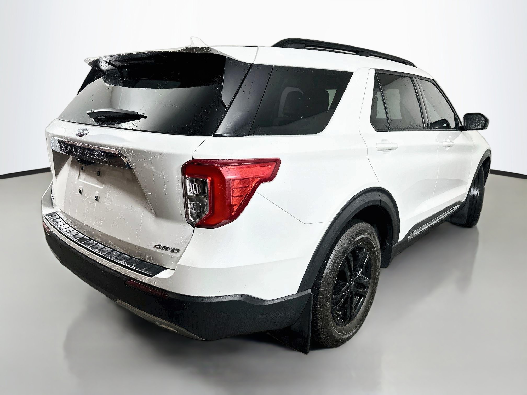Used 2023 Ford Explorer XLT w/ Equipment Group 202A AWD/4WD image 7