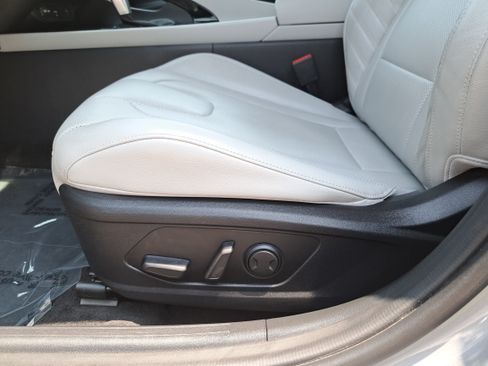 Used 2025 Hyundai Elantra Limited FWD image 26