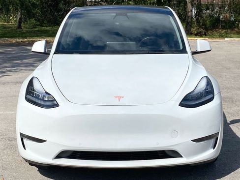 Used 2022 Tesla Model Y Long Range image 4