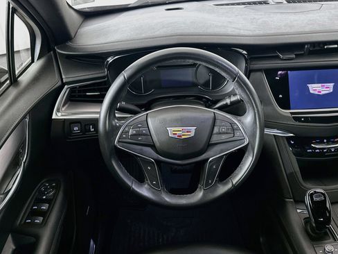Used 2022 Cadillac XT5 Luxury w/ LPO, ONYX Package FWD image 17