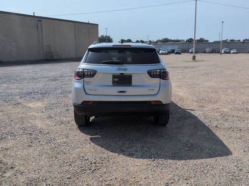 Used 2024 Jeep Compass Latitude AWD/4WD image 5