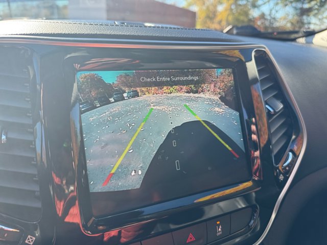 Used 2020 Jeep Cherokee Limited w/ Technology Group AWD/4WD image 19