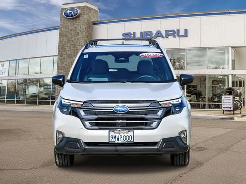 Used 2025 Subaru Forester Premium AWD/4WD image 10