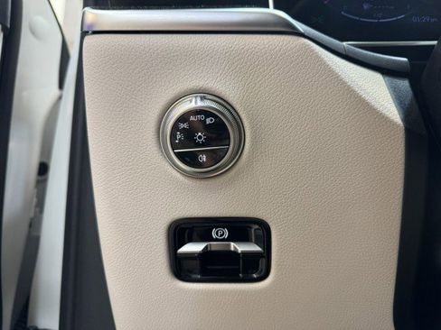 Certified 2025 Mercedes-Benz GLC 300 image 60