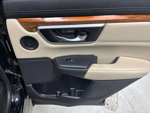 Used 2017 Honda CR-V Touring image 11