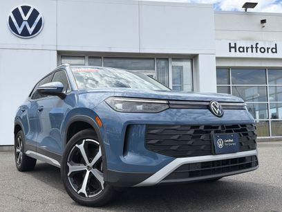 Used 2025 Volkswagen Tiguan SE w/ Panoramic Sunroof Package
