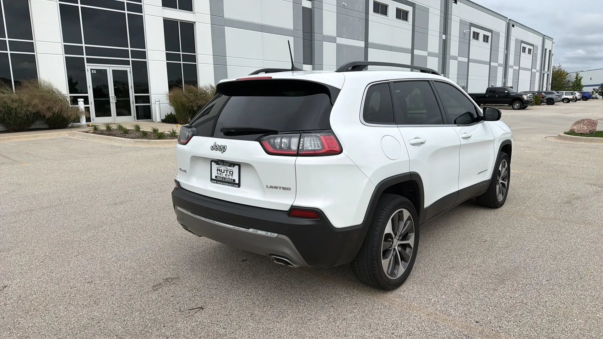 Used 2022 Jeep Cherokee Limited w/ Elite Package AWD/4WD image 5