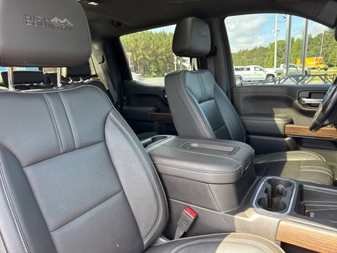 Used 2022 Chevrolet Silverado 1500 High Country w/ Technology Package image 12