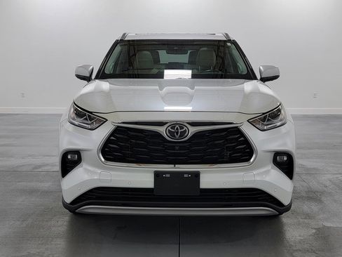 Used 2022 Toyota Highlander Platinum AWD/4WD image 3