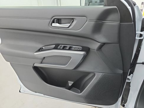 New 2025 Nissan Pathfinder SL image 28