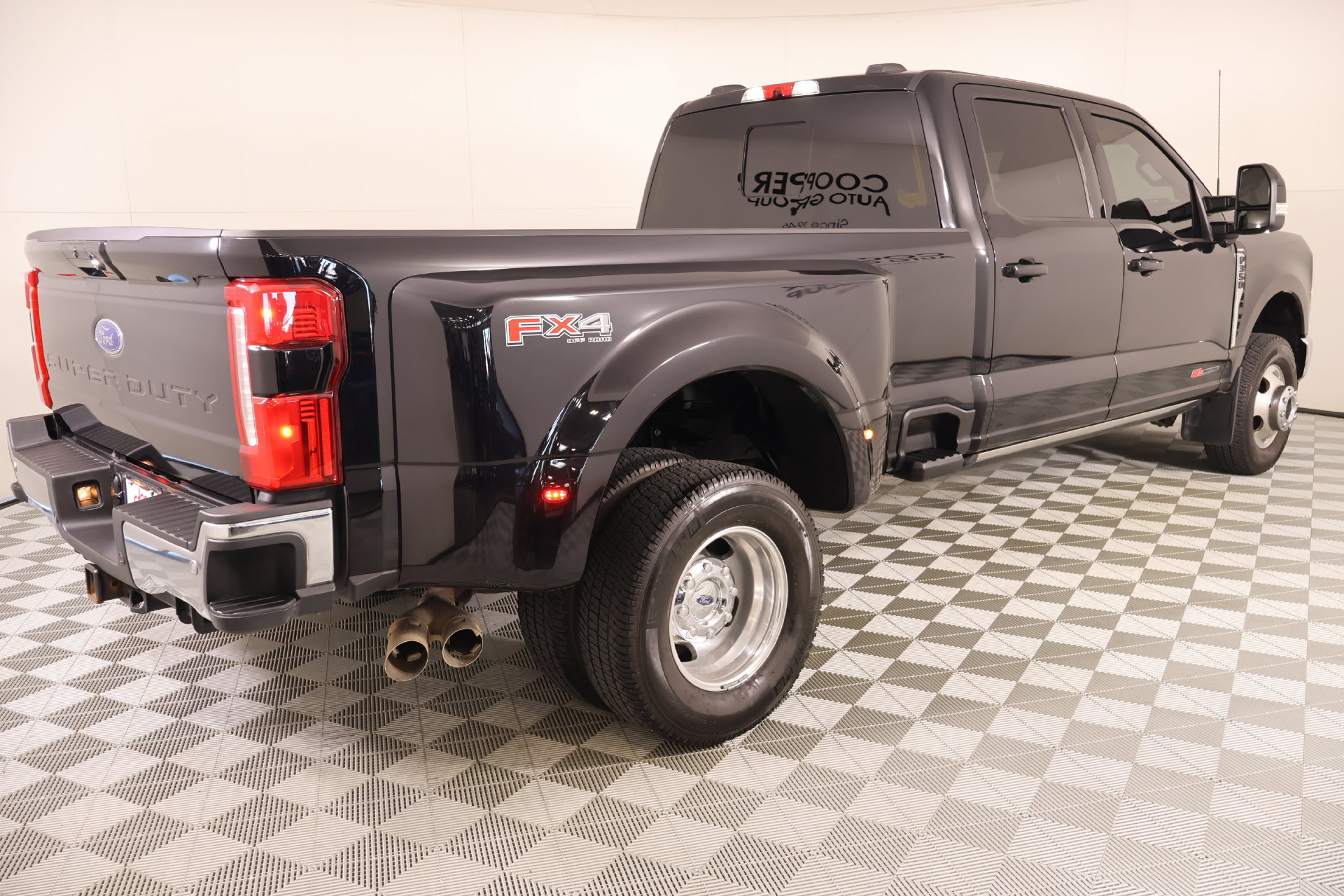 Used 2023 Ford F350 Lariat w/ Lariat Ultimate Package AWD/4WD image 23