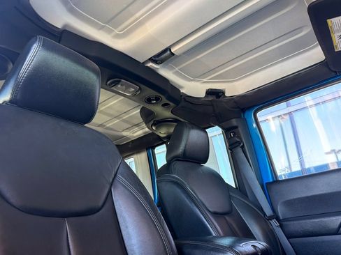 Used 2014 Jeep Wrangler Unlimited Sahara AWD/4WD image 18