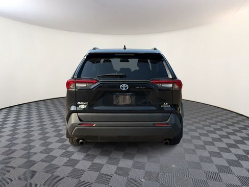Used 2021 Toyota RAV4 LE AWD/4WD image 7