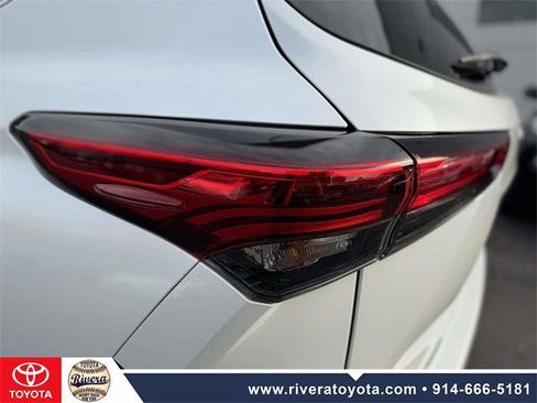 Certified 2022 Toyota Highlander XLE image 10