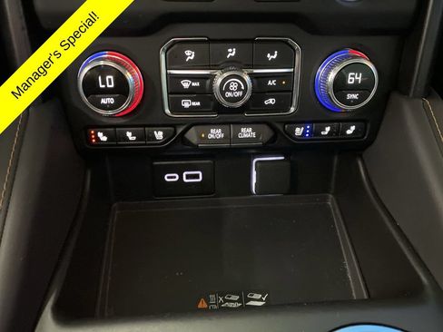 Used 2024 GMC Yukon XL AT4 AWD/4WD image 7