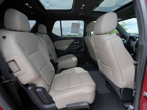 Used 2022 Chevrolet Traverse LT w/ LT Premium Package AWD/4WD image 24
