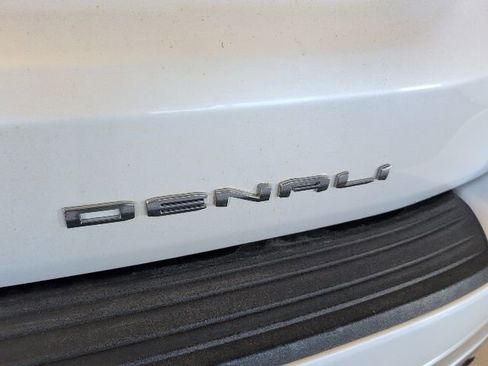 Used 2021 GMC Yukon Denali w/ Denali Premium Package AWD/4WD image 40