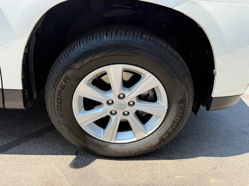 Used 2013 Toyota Highlander Plus AWD/4WD image 40