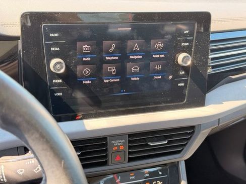 Used 2025 Volkswagen Jetta SE FWD image 30
