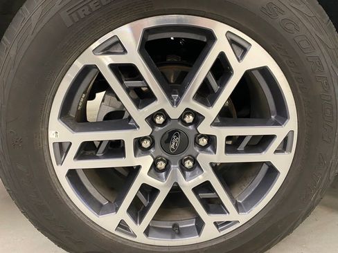 Used 2025 Ford Expedition Active AWD/4WD image 25