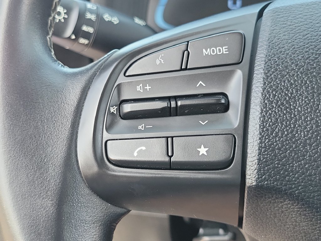 Used 2023 Hyundai Venue Limited FWD image 6