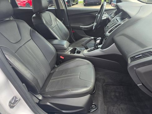 Used 2014 Ford Focus SE w/ Equipment Group 201A FWD image 21