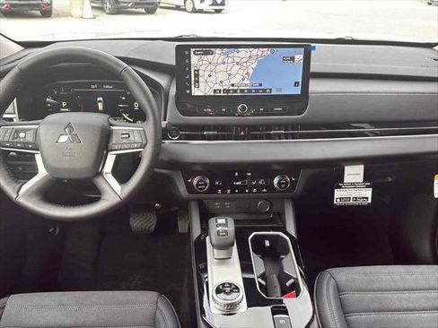 New 2026 Mitsubishi Outlander SE image 29