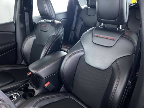 Used 2019 Jeep Cherokee Trailhawk w/ Comfort/Convenience Group AWD/4WD image 11