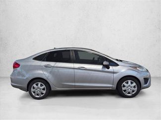 Used 2013 Ford Fiesta SE FWD video 4