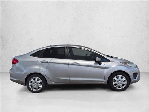 Used 2013 Ford Fiesta SE FWD image 4
