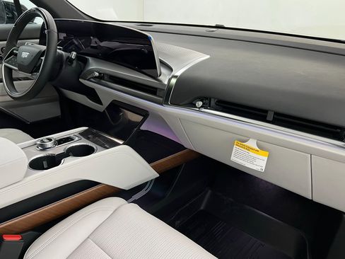 New 2026 Cadillac Vistiq Sport image 26