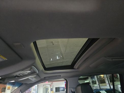 Used 2015 Chevrolet Suburban LTZ image 38