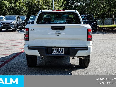 Certified 2025 Nissan Frontier SV RWD image 12