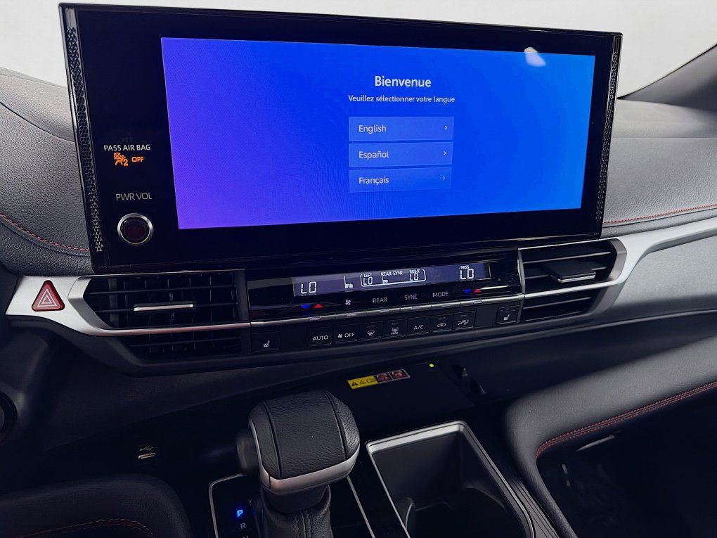 Used 2025 Toyota Sienna XSE AWD/4WD image 19