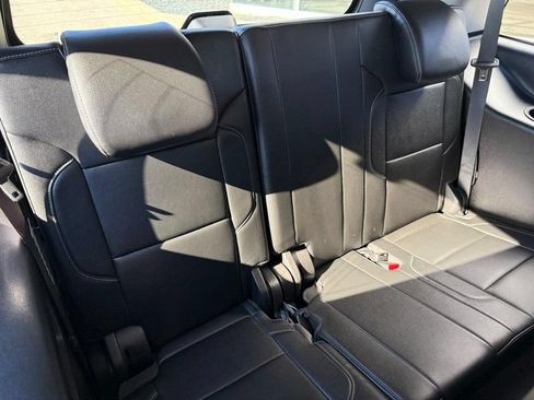 Used 2019 Chevrolet Tahoe LT w/ LT Signature Package AWD/4WD image 13